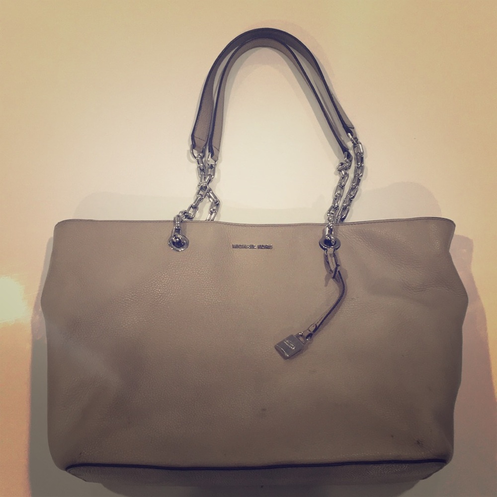 Nude Michael Kor’s tote